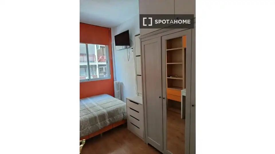 Schlafzimmer von Wohnung zur untervermieten in Madrid mit Klimaanlage, Terrasse und Möbliert