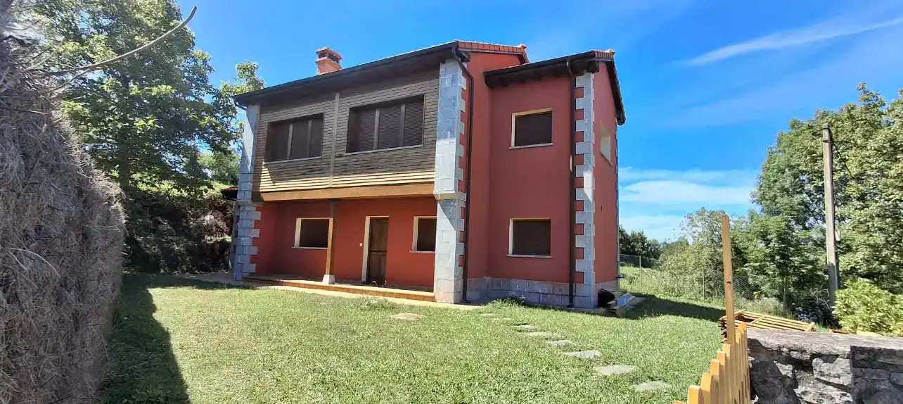 Vista exterior de Casa o xalet en venda en Ribadesella amb Balcó