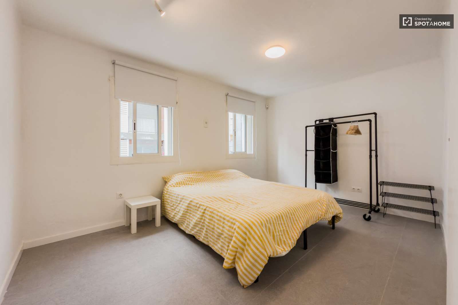 Dormitori de Apartament per a compartir en L'Hospitalet de Llobregat amb Aire condicionat i Terrassa