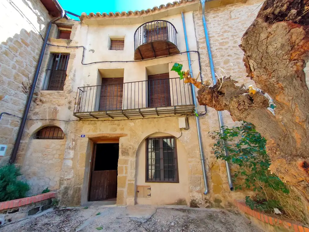 Vista exterior de Finca rústica en venda en Valjunquera amb Calefacció, Terrassa i Moblat