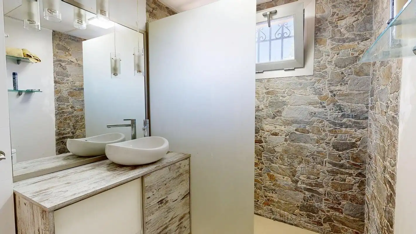 Bany de Casa o xalet en venda en Cuarte de Huerva amb Aire condicionat, Jardí privat i Terrassa