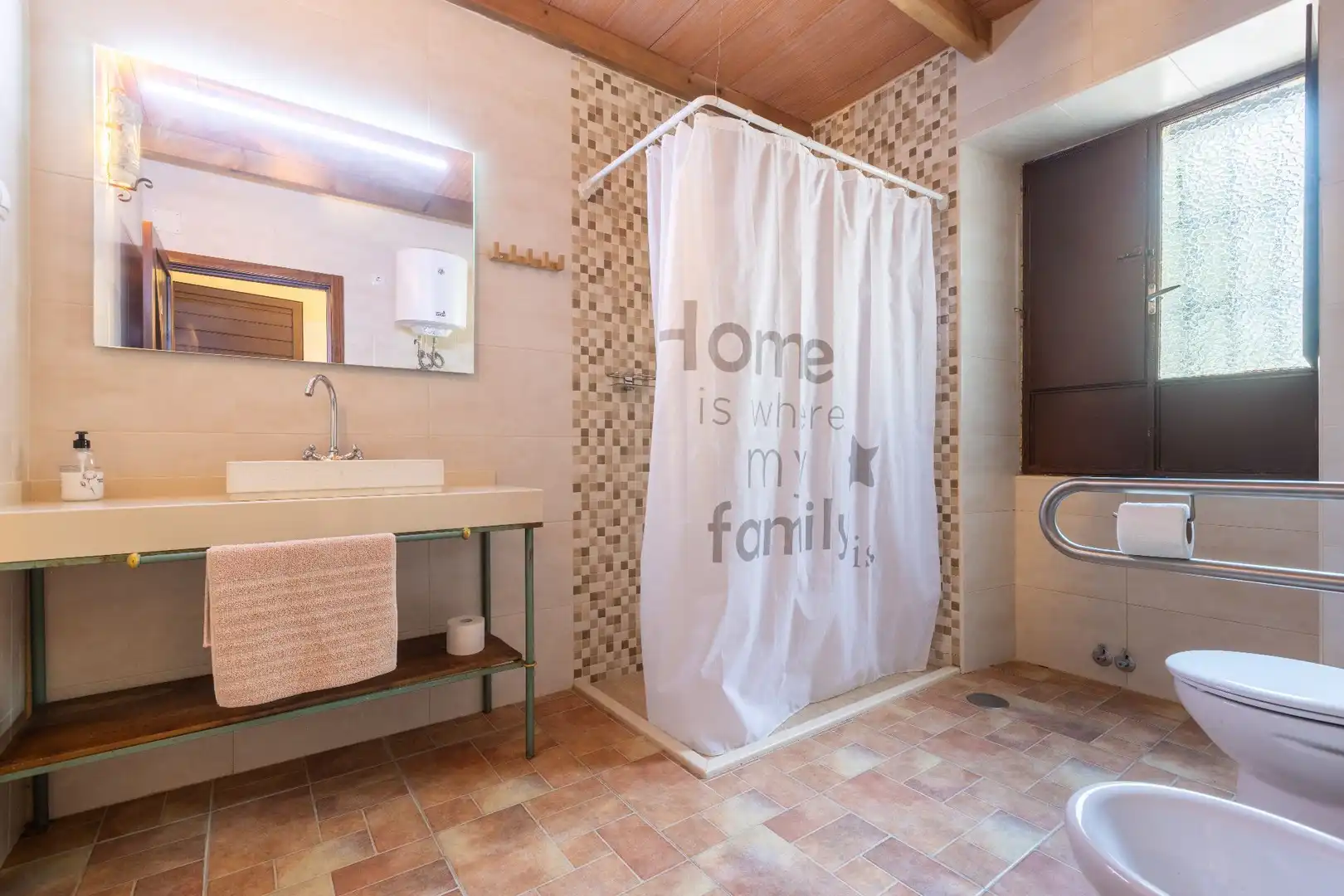 Bathroom of Country homes for sale in Gilena  with Air Conditioner, Heating and Private garden