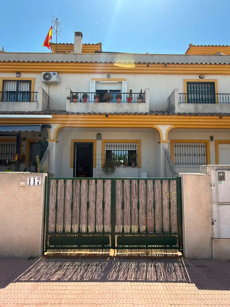 Vista exterior de Casa o chalet en venta en Daya Nueva con Aire acondicionado, Terraza y Amueblado