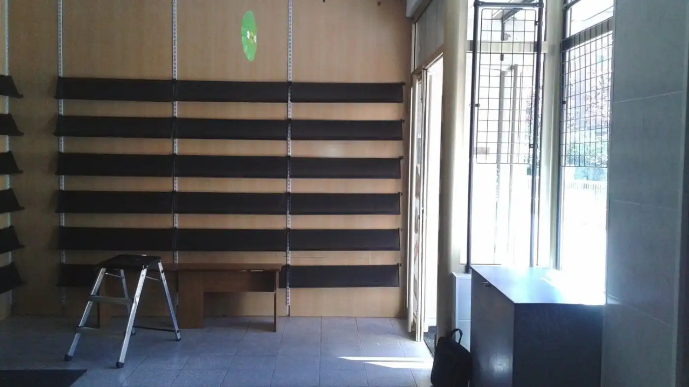 Local comercial en venta en PLAZA GUTIERREZ SEMPRUN 1, imagen 2