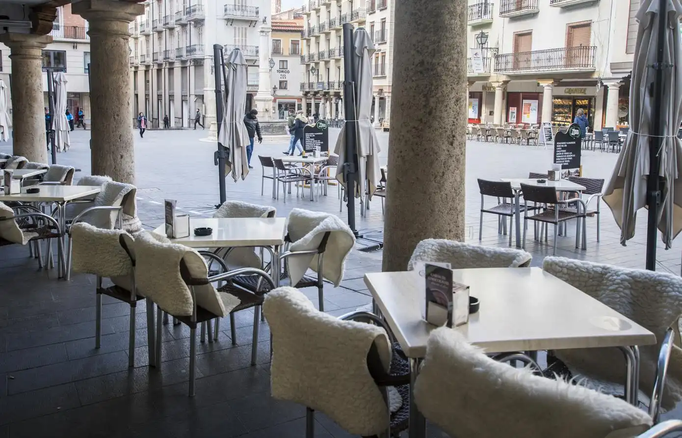 Local comercial de lloguer a Plaza Carlos Castel 8, imagen 2