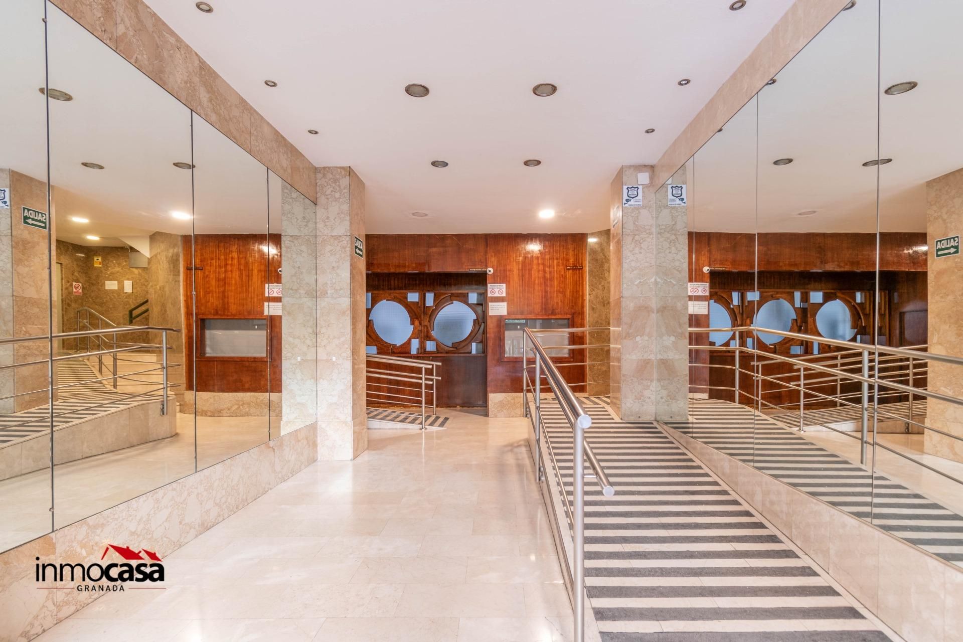 Piso en venta en  Granada Capital con Calefacción y Terraza