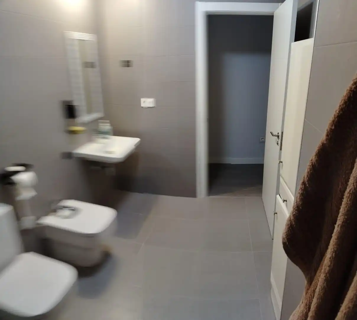 Baño de Piso de alquiler en Almería con Terraza, Amueblado y Piscina comunitaria