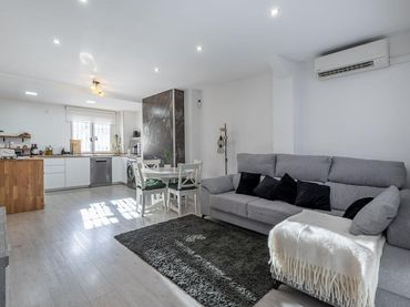 Adosado con balcón en venta en Calle Mulhacen