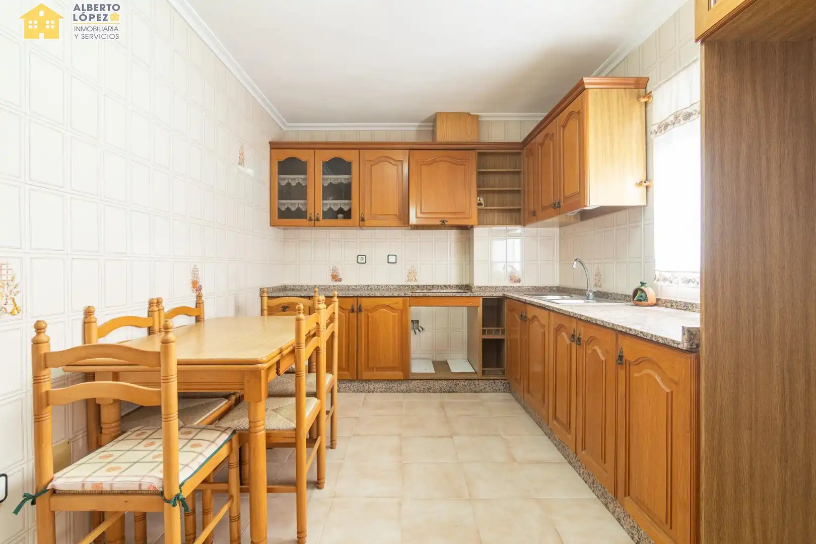 Cuina de Apartament en venda en Elche / Elx amb Terrassa i Balcó