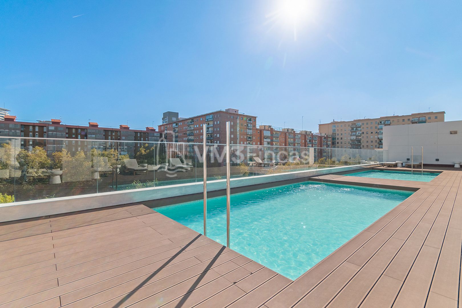 Swimming pool of Flat to rent in  Barcelona Capital  with Air Conditioner, Heating and Private garden