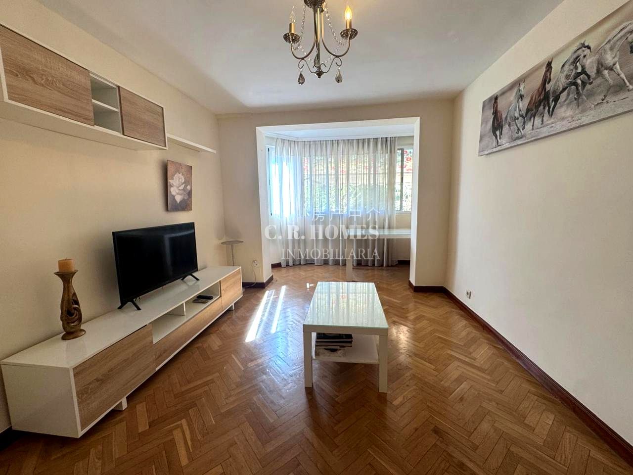 Living room of Flat to rent in Getafe  with Air Conditioner and Parquet flooring