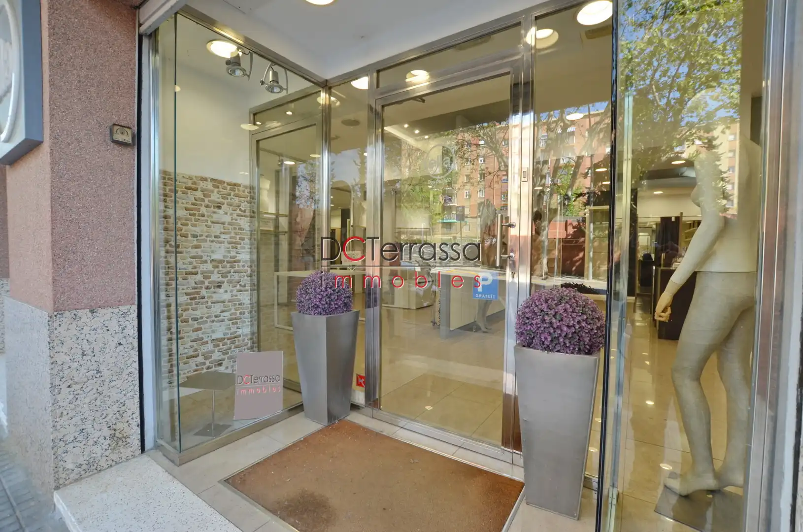 Local en venta en Terrassa con Aire acondicionado, Calefacción y Amueblado