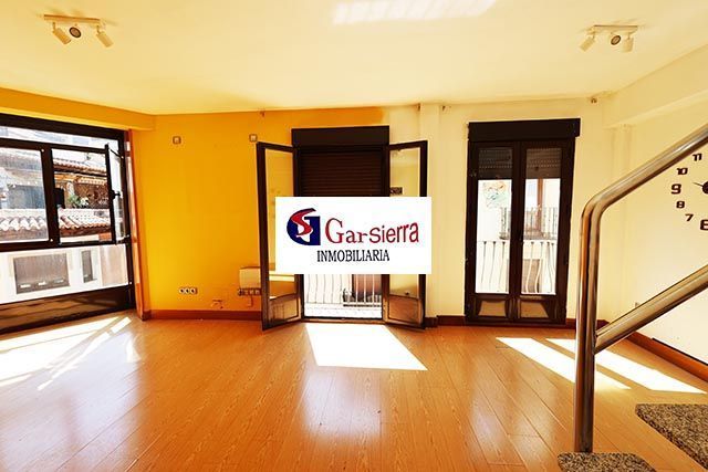 Vista exterior de Dúplex en venda en Alcalá de Henares amb Calefacció