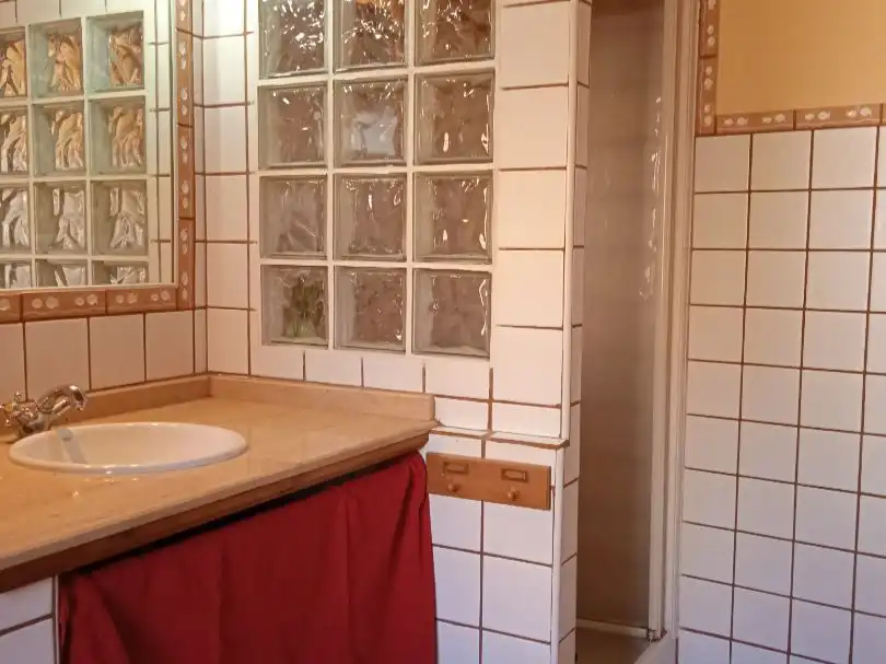 Badezimmer von Haus oder Chalet zum Verkauf in Jaraíz de la Vera mit Klimaanlage, Terrasse und Balkon