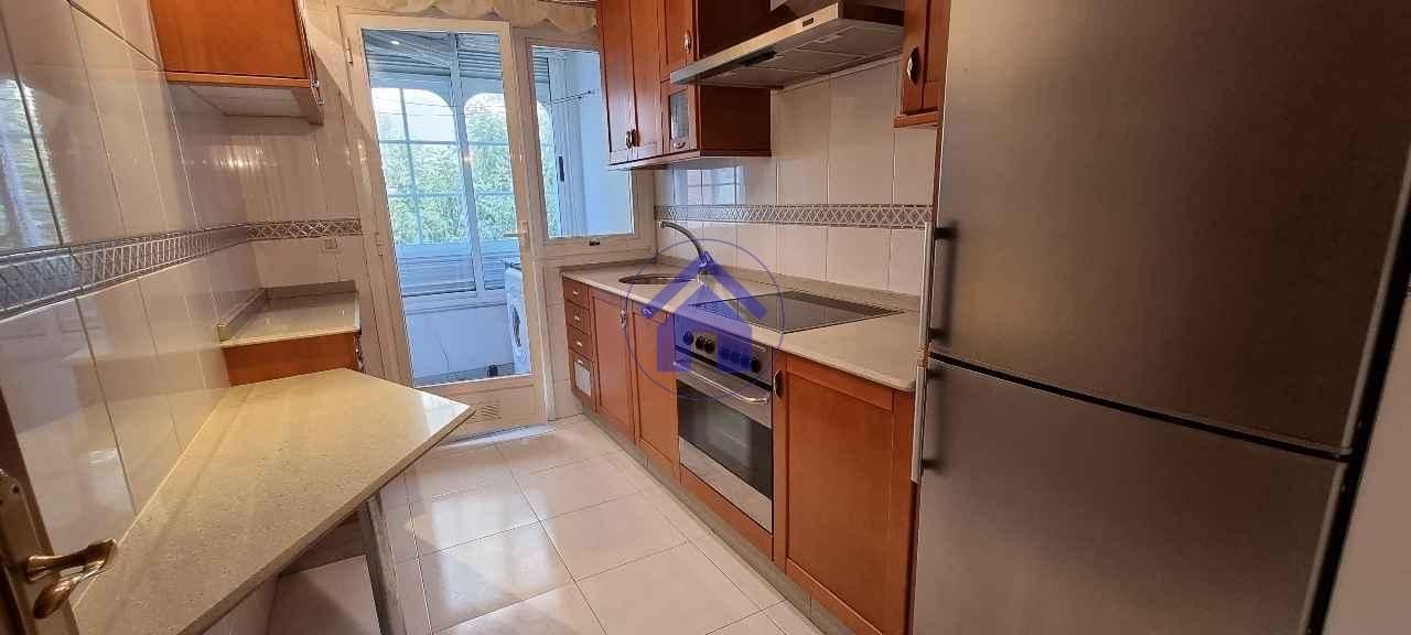 Cuina de Pis de lloguer en Vigo  amb Calefacció, Parquet i Traster