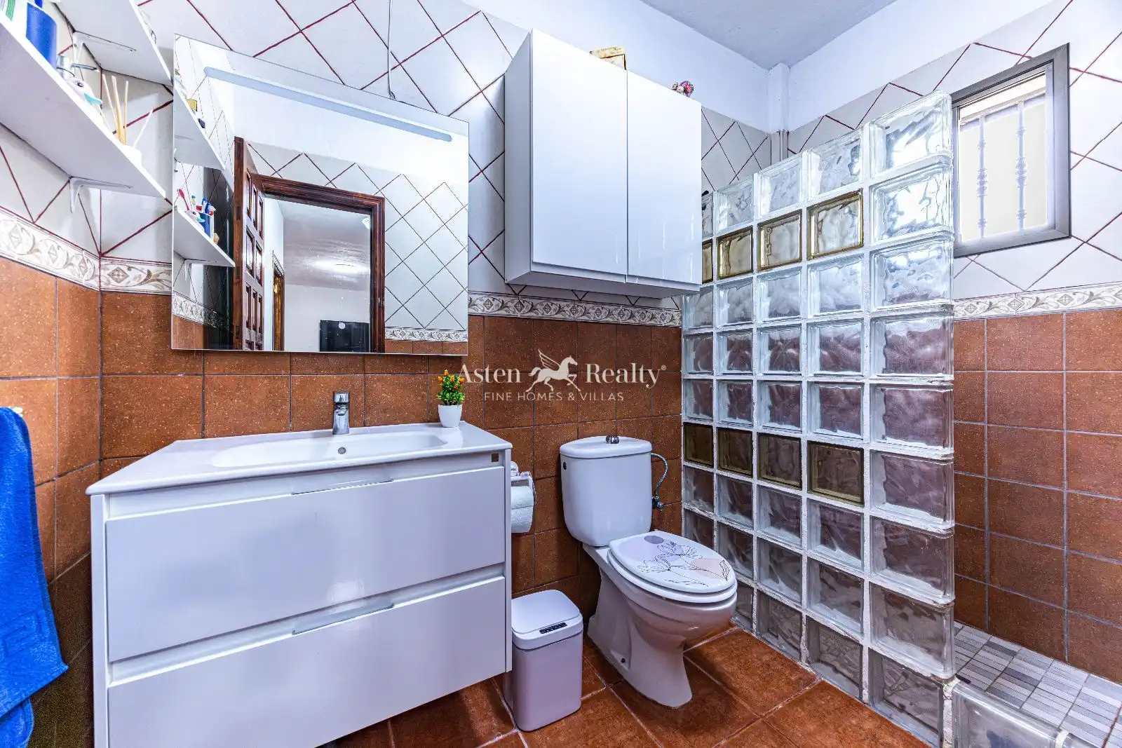 Bathroom of Houses for sale in Guía de Isora  with Terrace, Storage room and Swimming Pool