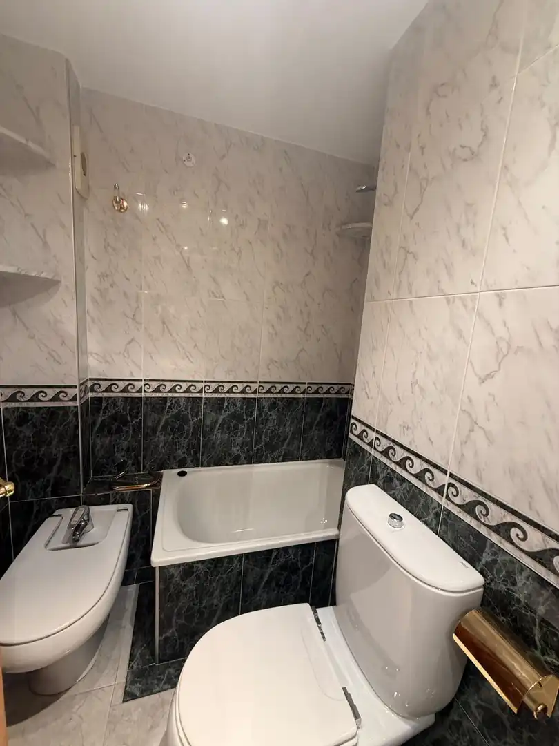 Baño de Piso de alquiler en Granada con Terraza