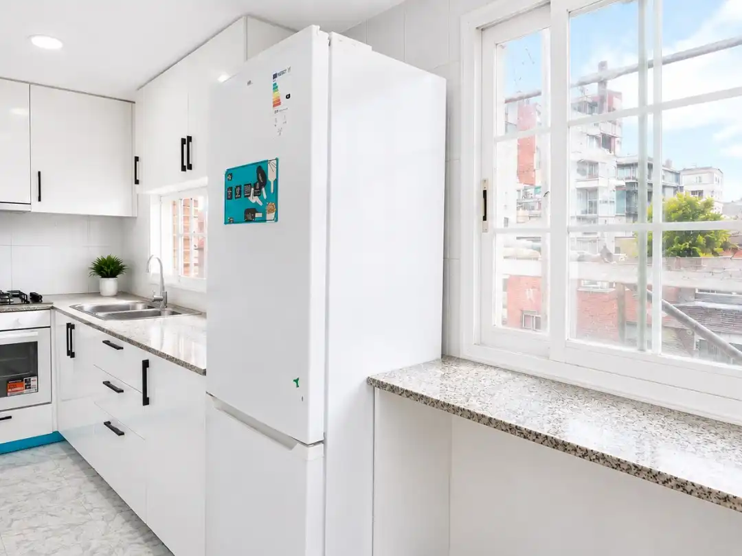 Küche von Wohnung zum Verkauf in  Barcelona Capital mit Klimaanlage und Balkon