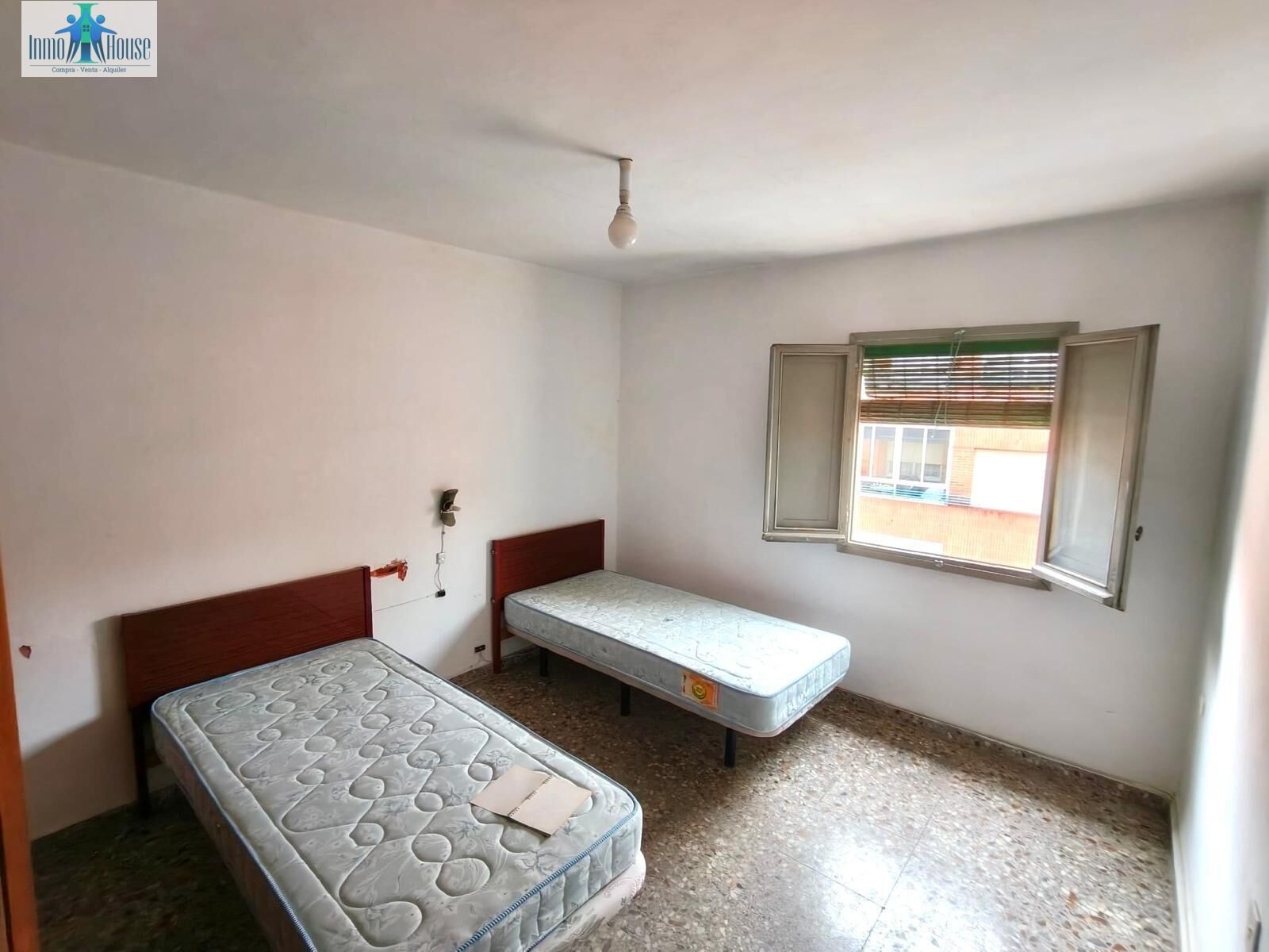 Dormitori de Pis en venda en  Albacete Capital amb Balcó