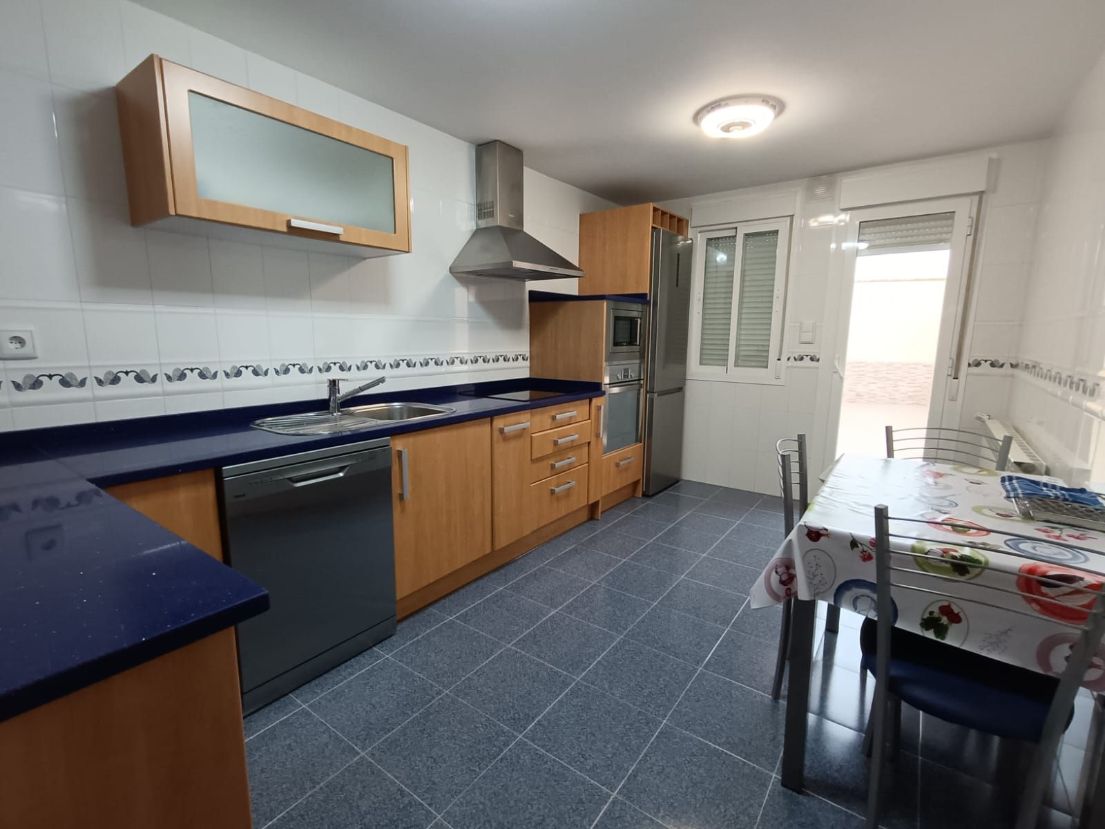 Cocina de Casa adosada en venta en Carrión de Calatrava con Aire acondicionado, Calefacción y Jardín privado