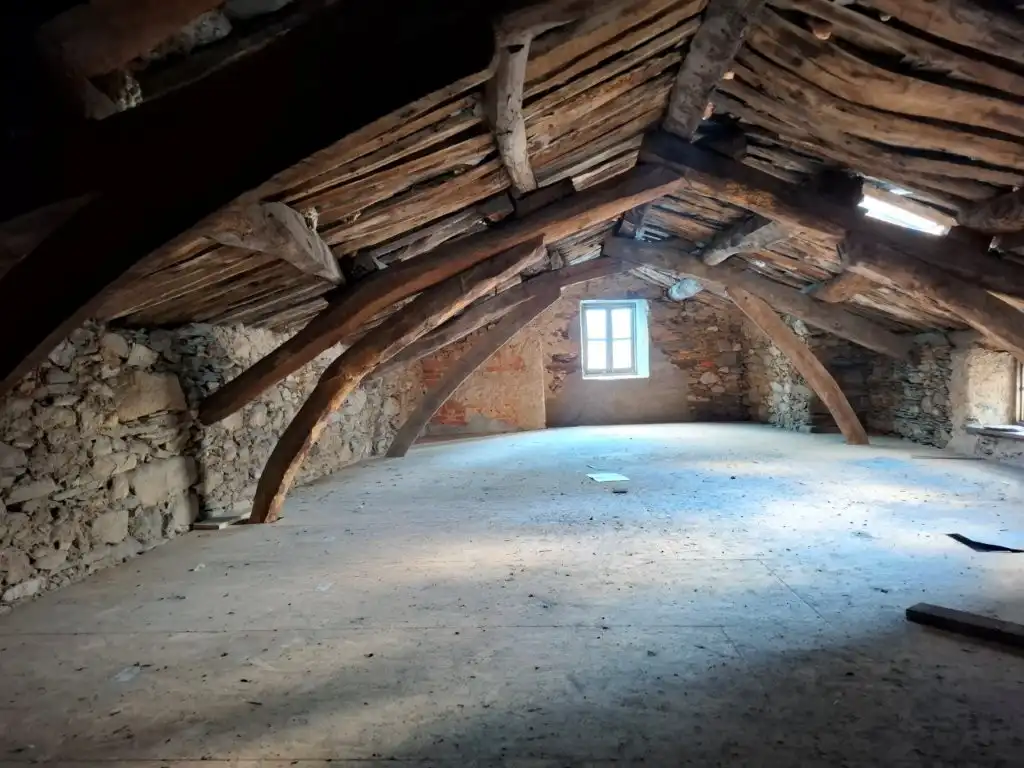 Einfamilien-Reihenhaus zum Verkauf in Viveiro mit Terrasse, Abstellraum und Möbliert
