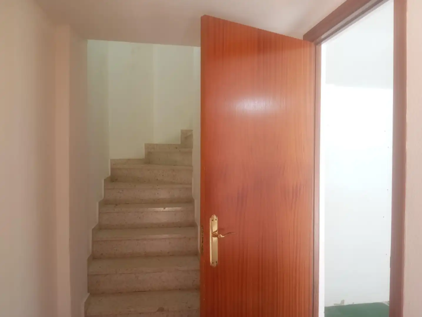 Einfamilien-Reihenhaus zum Verkauf in Algeciras mit Privatgarten und Gemeinschaftspool