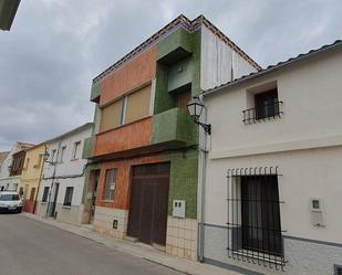 Vista exterior de Casa adosada en venda en Ayora amb Terrassa