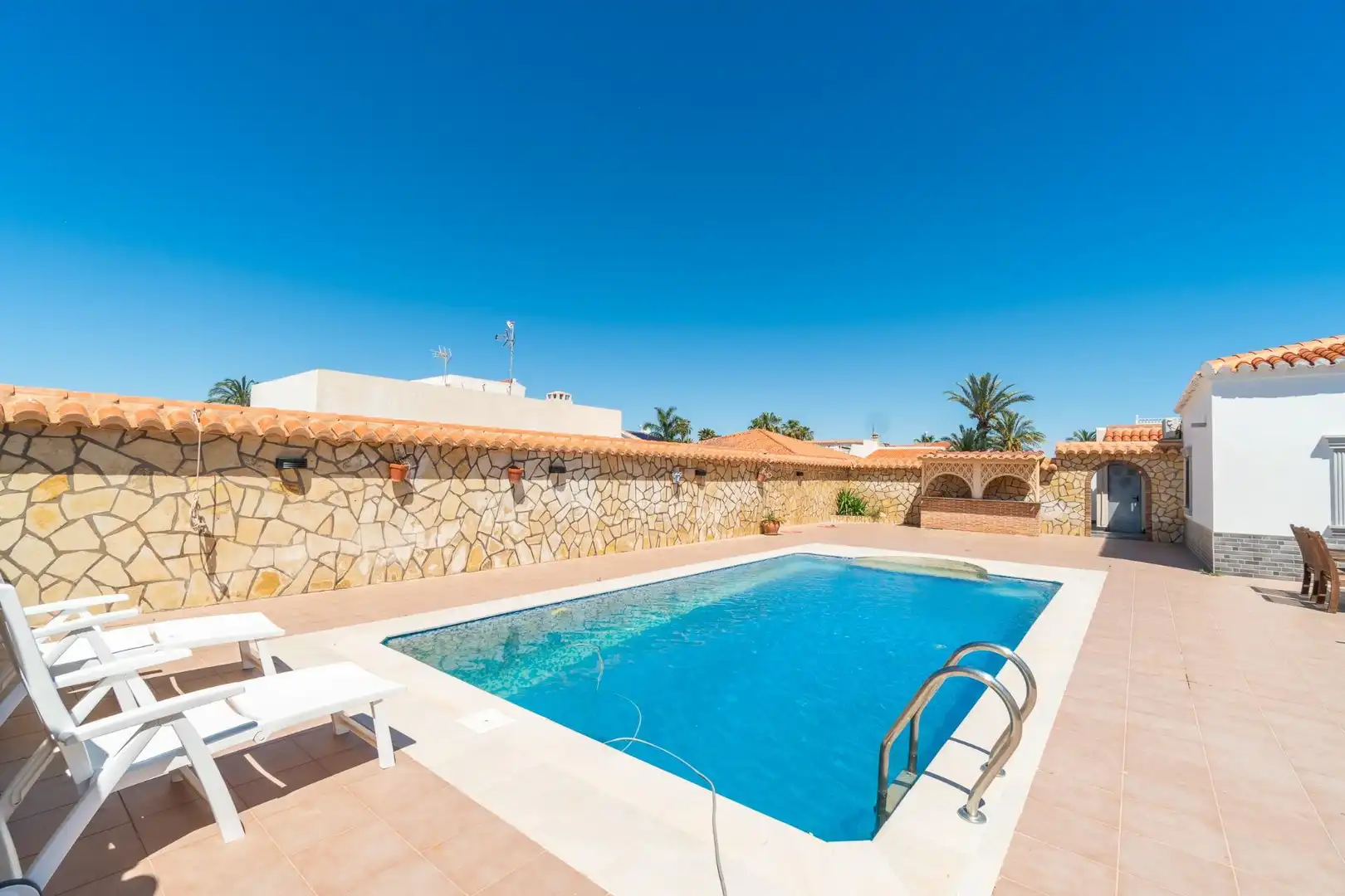 Piscina de Casa o xalet en venda en Torrevieja amb Aire condicionat, Calefacció i Jardí privat