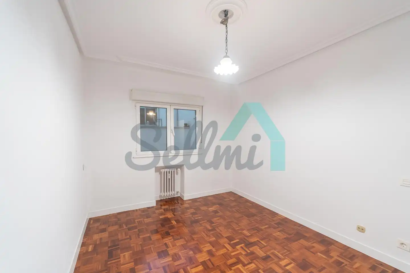 Bedroom of Flat for sale in Oviedo   with Heating, Parquet flooring and Storage room