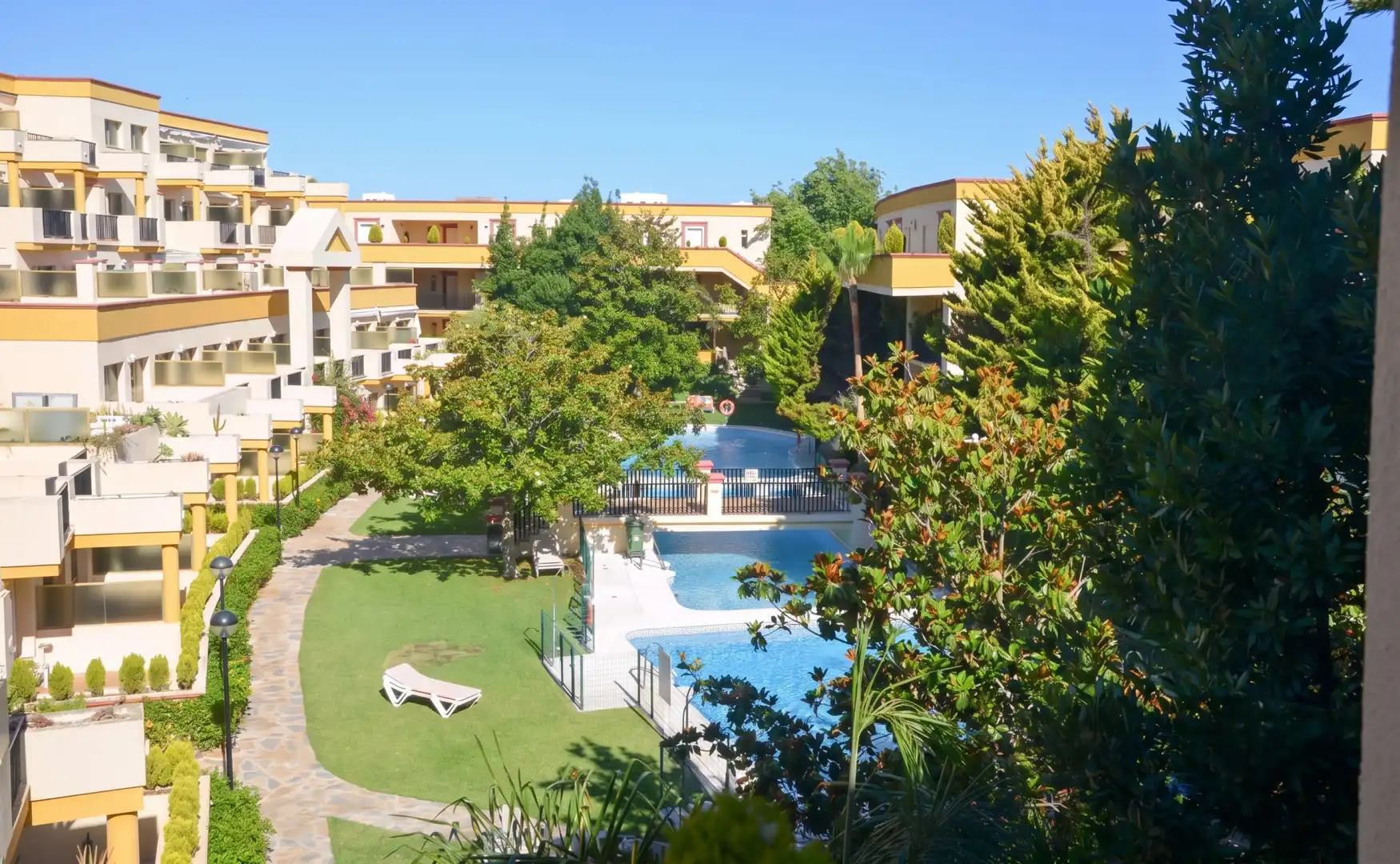 Exterior view of Ground floor for sale in Marbella  with Air Conditioner, Terrace and Swimming Pool
