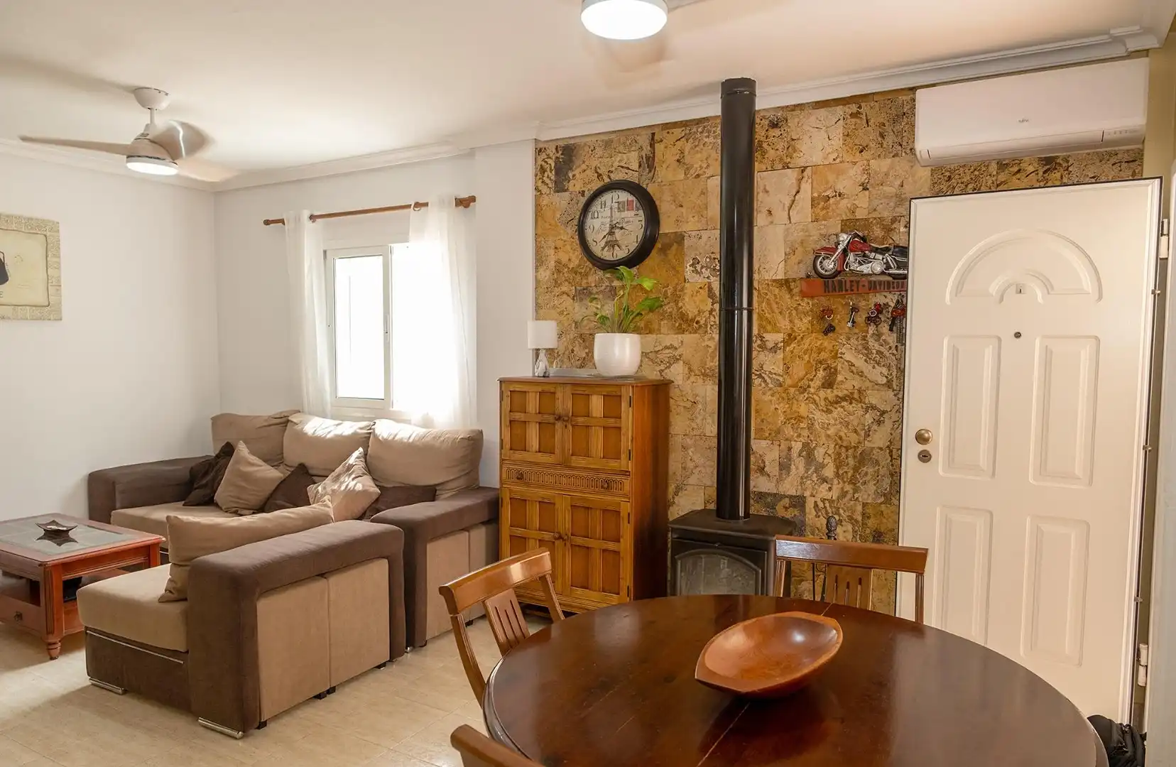Sala d'estar de Casa adosada en venda en Orihuela amb Aire condicionat, Calefacció i Jardí privat
