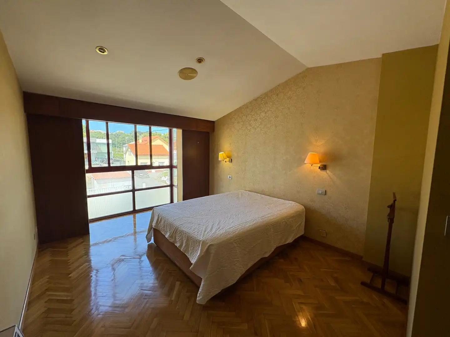 Habitación de Casa adosada en venta en Culleredo con Calefacción, Jardín privado y Parquet