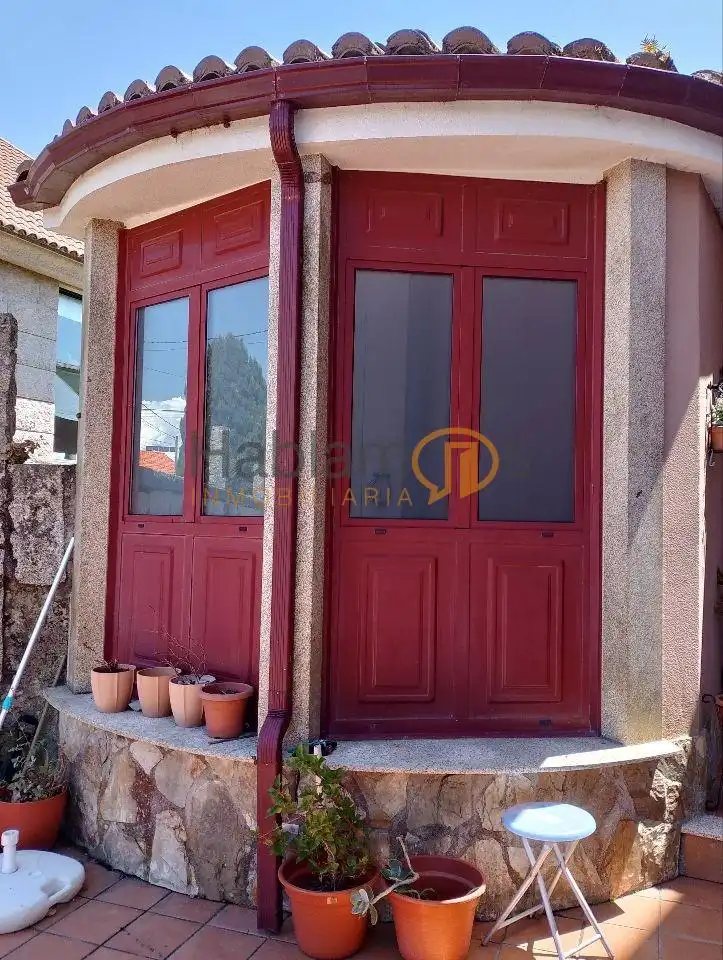 Vista exterior de Casa o xalet en venda en Vilagarcía de Arousa amb Calefacció, Jardí privat i Terrassa