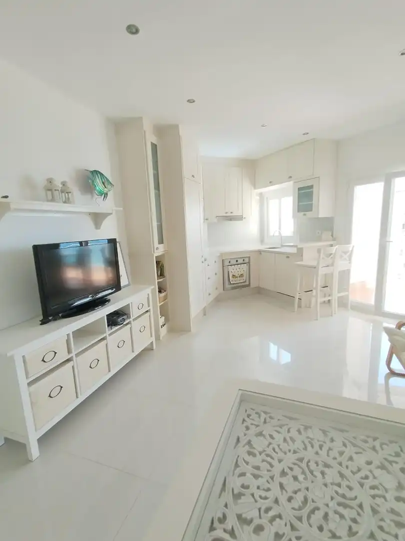 Cocina de Apartamento de alquiler en Torrenueva Costa con Jardín privado, Terraza y Amueblado