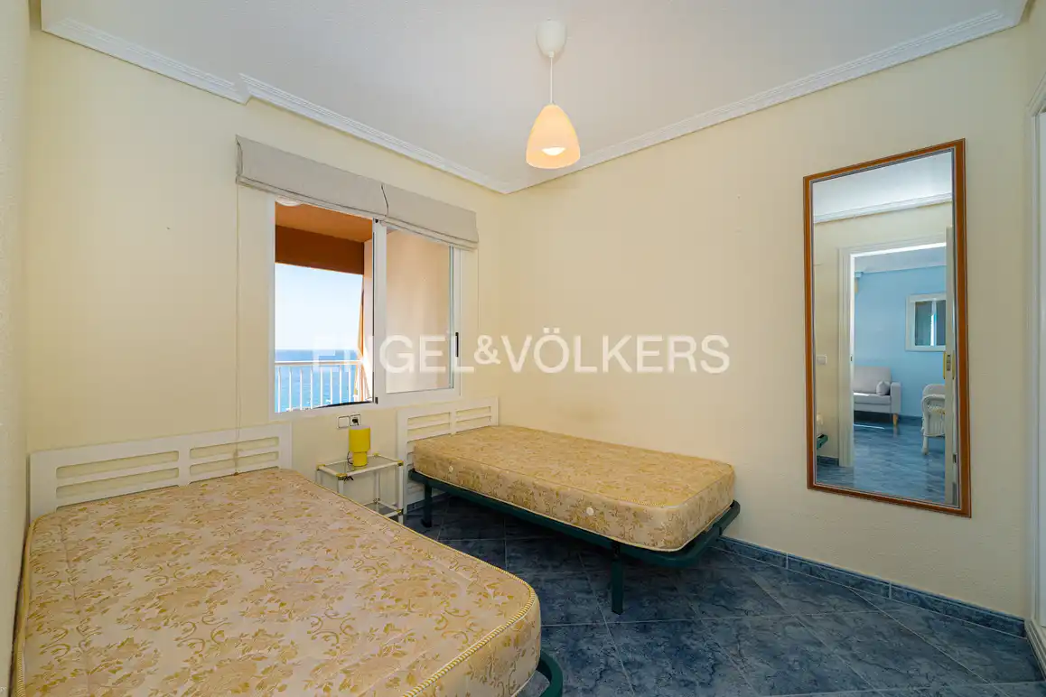 Habitación de Apartamento de alquiler en Benidorm con Terraza, Amueblado y Piscina comunitaria