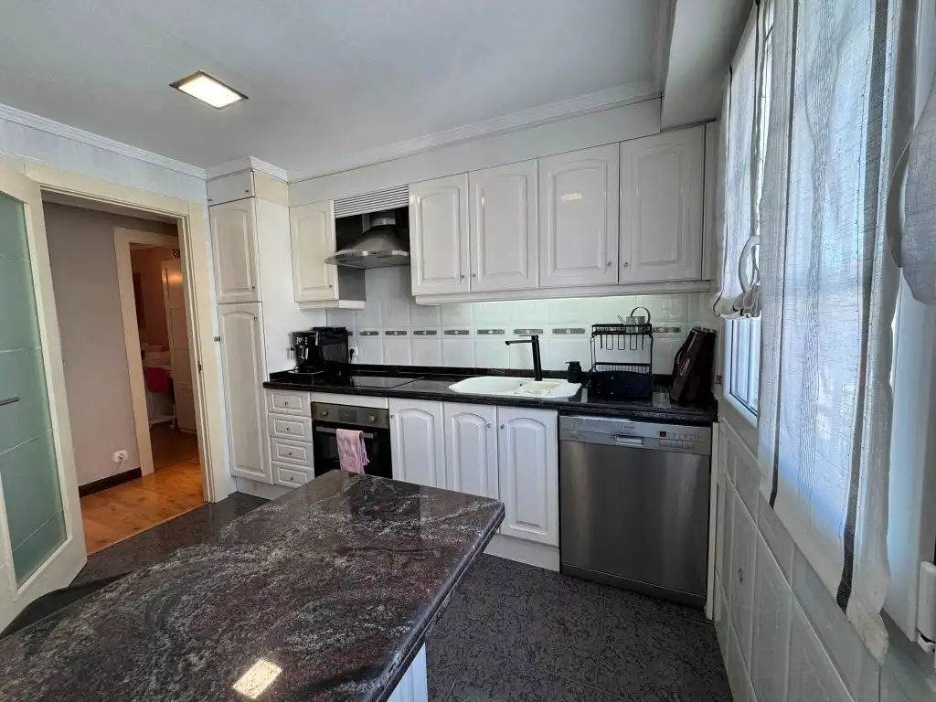 Cocina de Piso en venta en Gijón  con Calefacción, Parquet y Horno