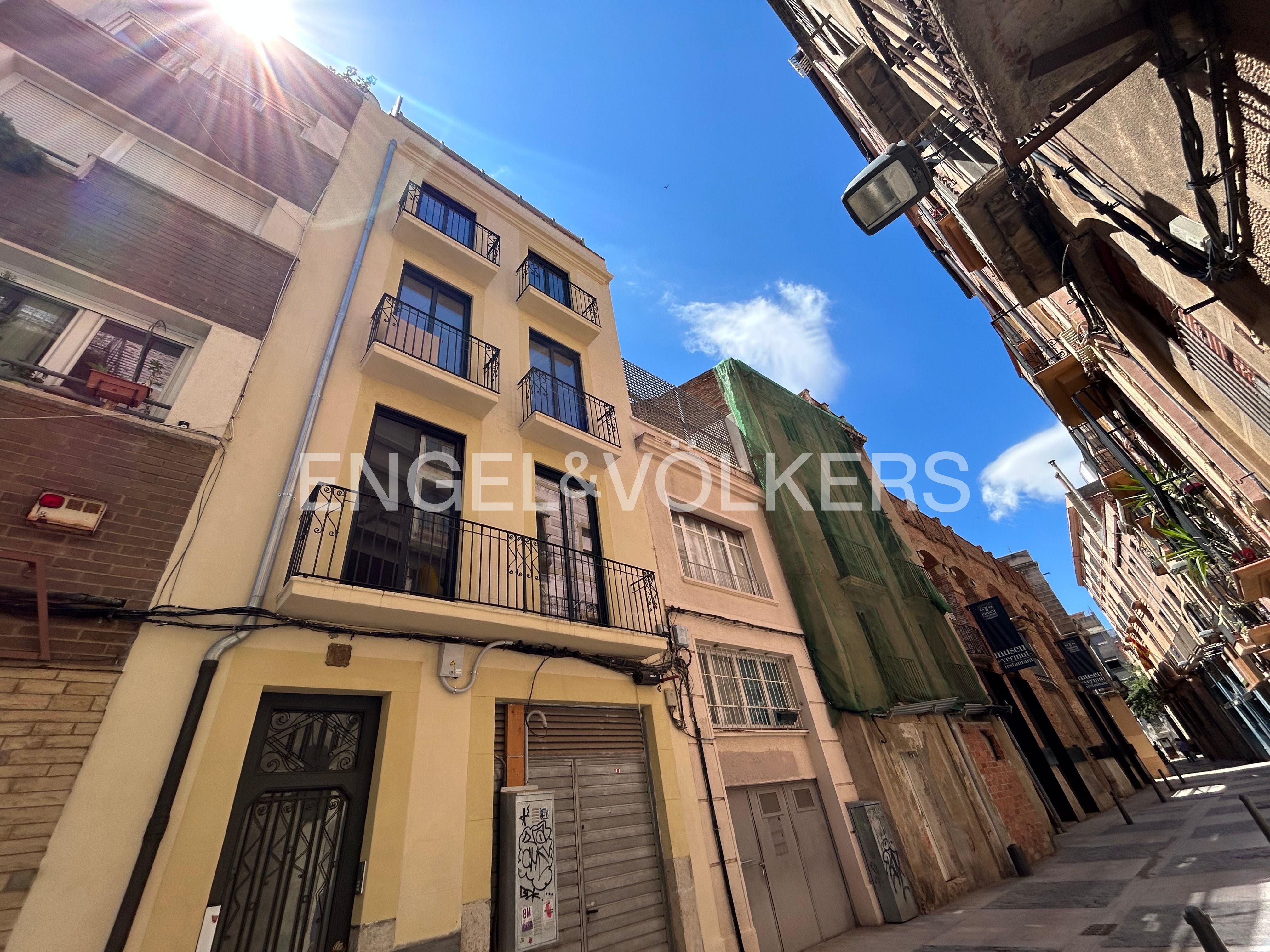 Vista exterior de Àtic en venda en Reus amb Aire condicionat, Calefacció i Parquet