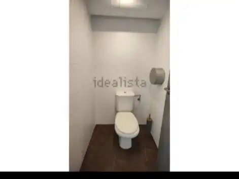 Baño de Local en venta en Balmaseda con Calefacción, Terraza y Amueblado