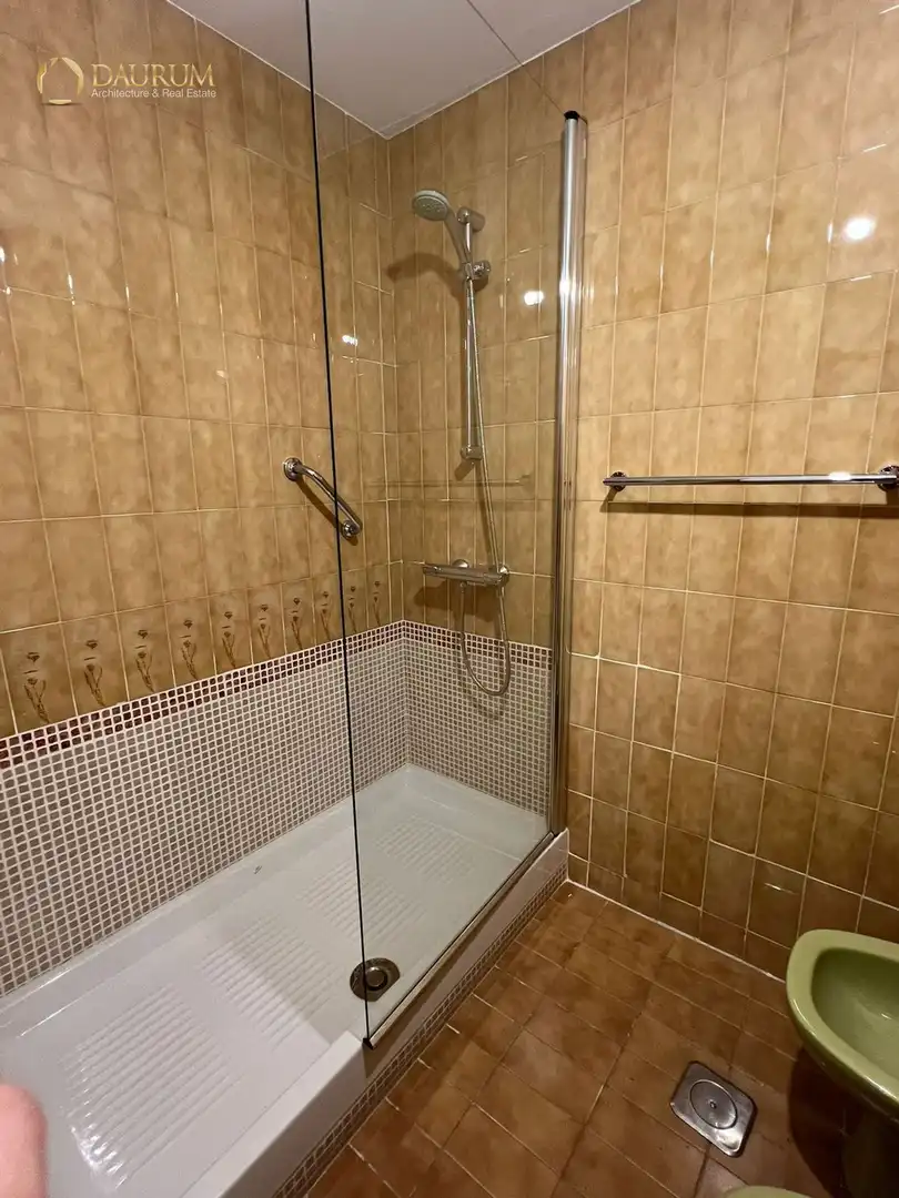Badezimmer von Wohnung zum Verkauf in Madrid mit Klimaanlage, Heizung und Terrasse