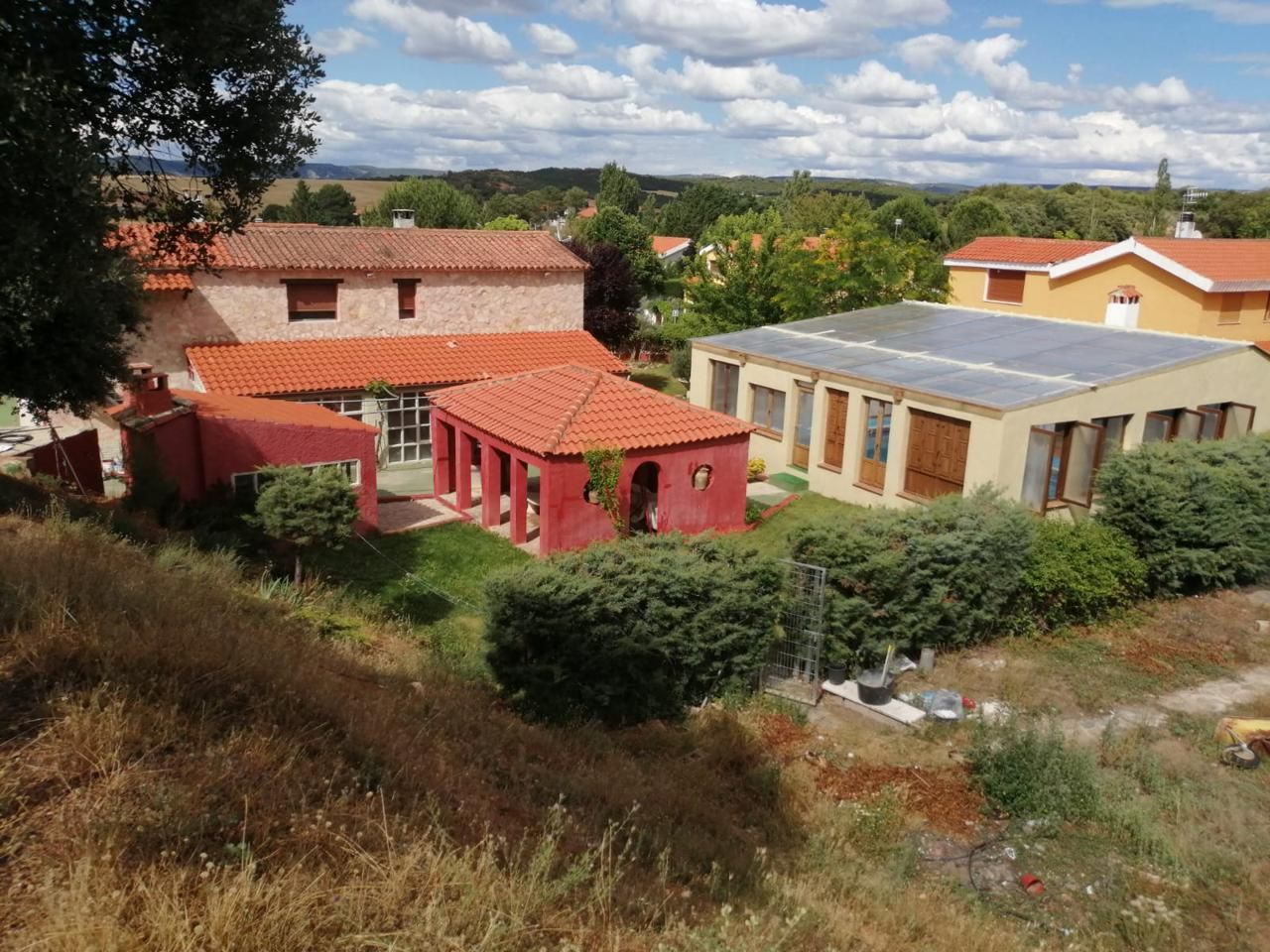 Vista exterior de Casa o xalet en venda en Arcas del Villar amb Calefacció, Terrassa i Piscina