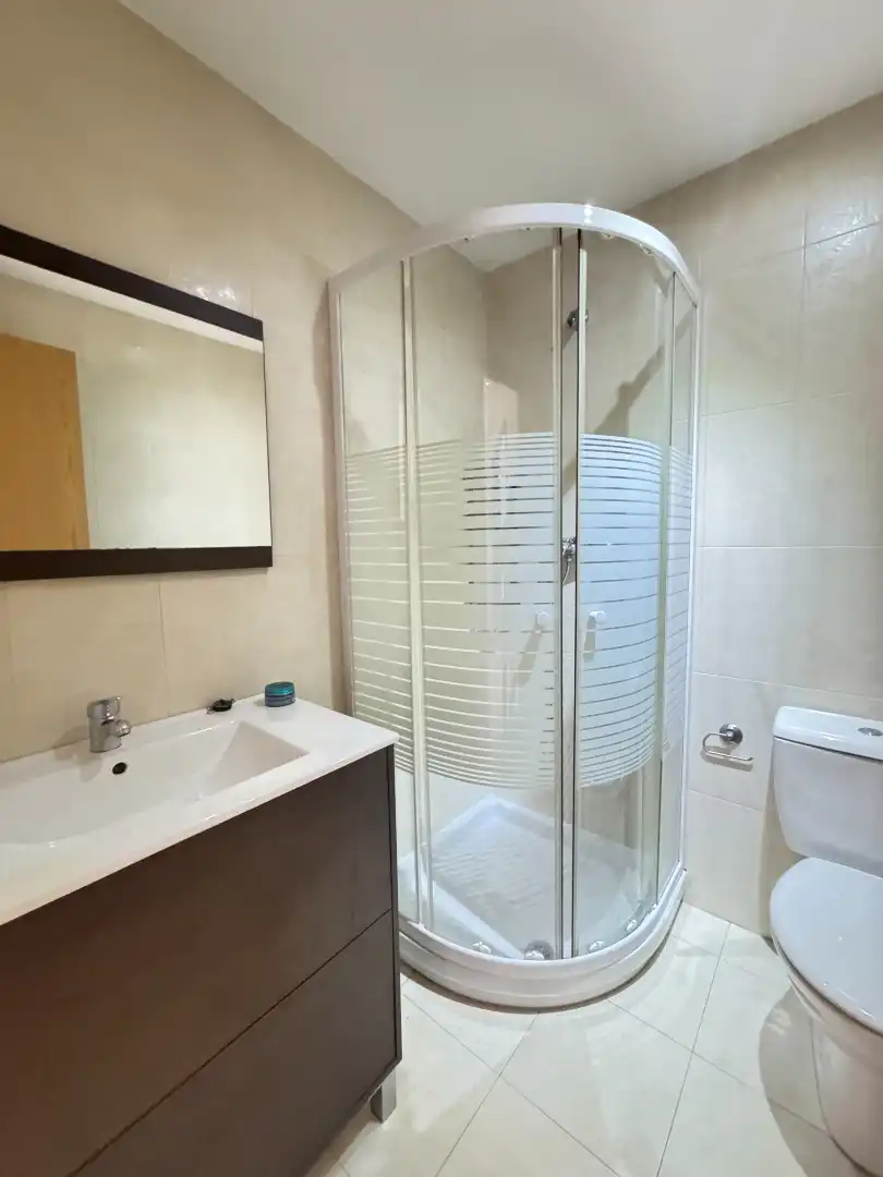 Baño de Ático en venta en Avilés con Calefacción, Parquet y Terraza