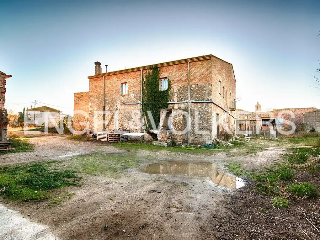 Casa rústica con jardín en venta en Peralada, imagen 2