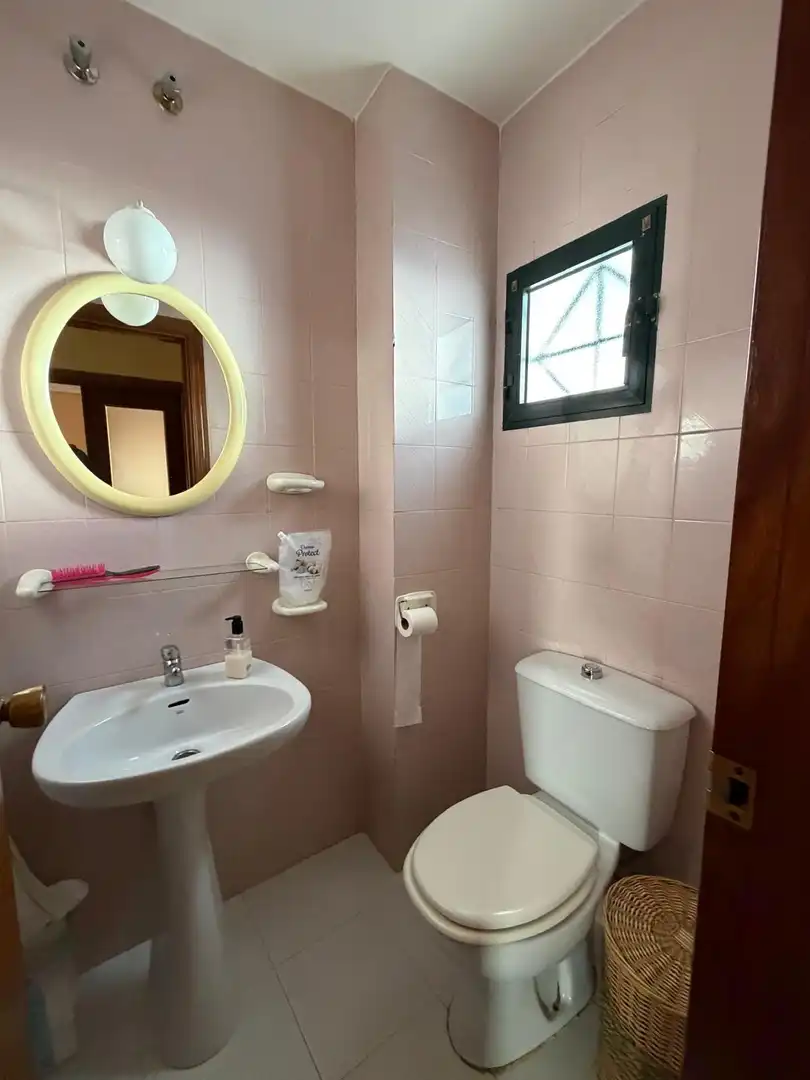 Badezimmer von Einfamilien-Reihenhaus zum Verkauf in Mairena del Aljarafe