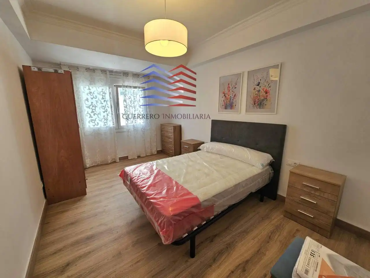 Habitación de Piso de alquiler en Ourense Capital  con Calefacción, Parquet y Alarma
