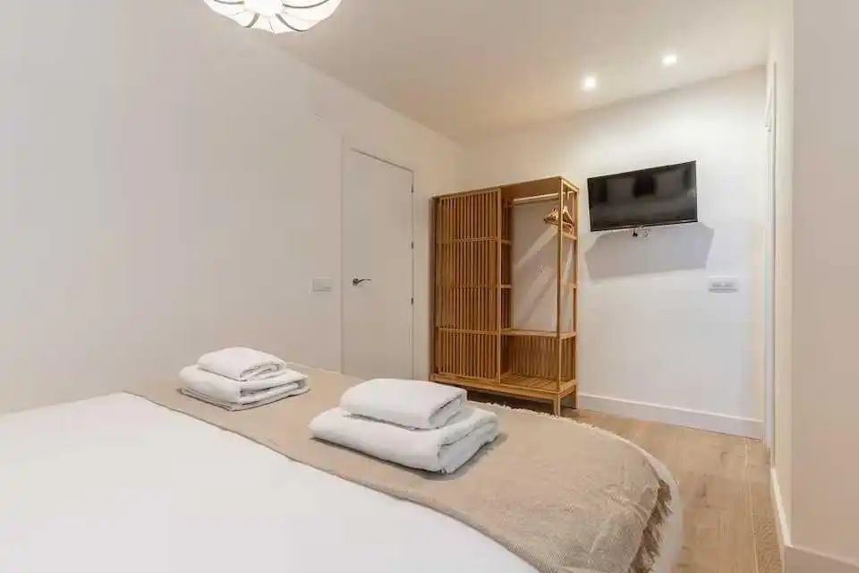 Bedroom of Flat for sale in Madrid  with Air Conditioner, Heating and Private garden