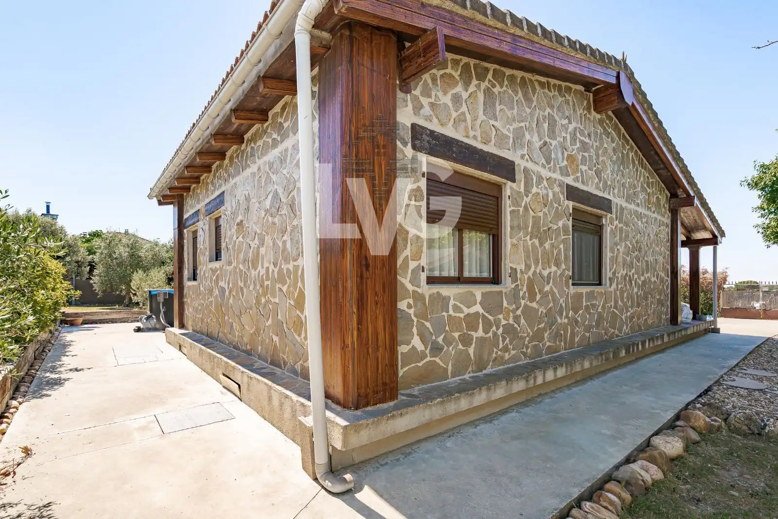 Außenansicht von Haus oder Chalet zum Verkauf in Valdetorres de Jarama mit Klimaanlage, Heizung und Privatgarten