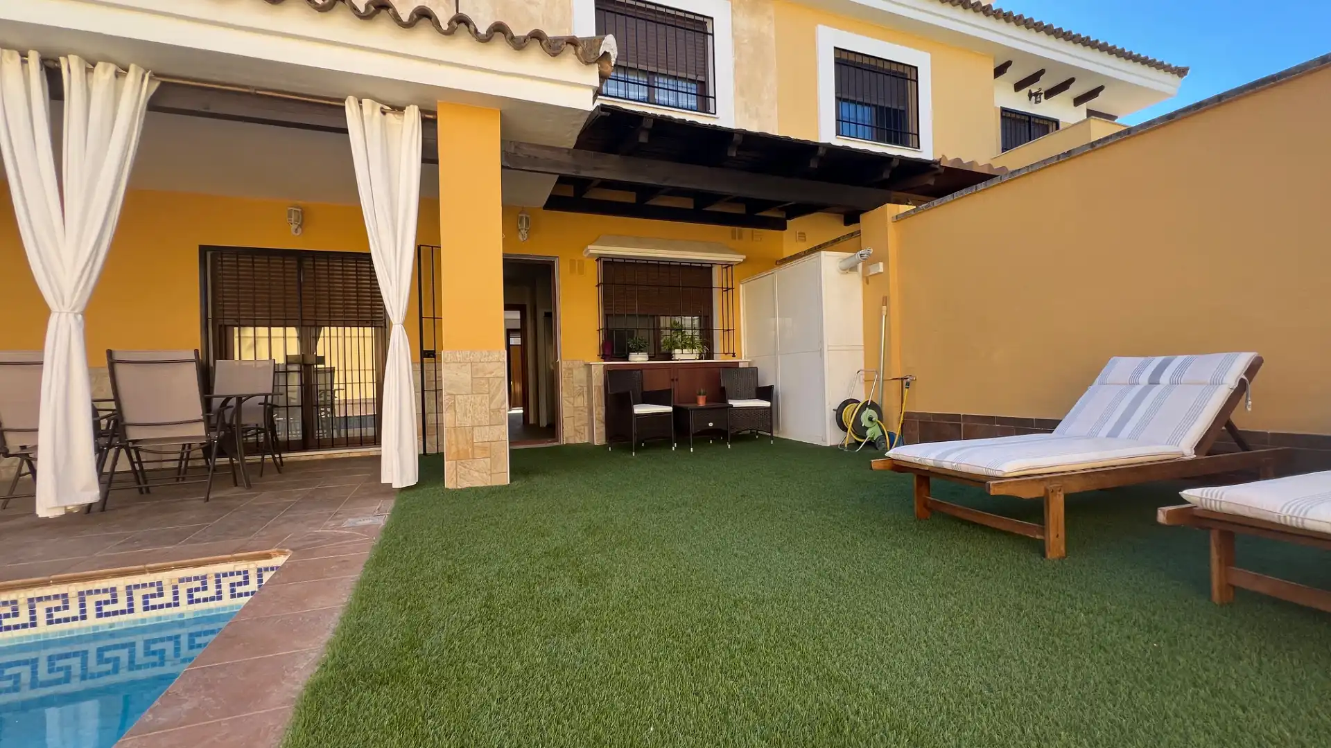 Terrace of Single-family semi-detached for sale in Espartinas  with Air Conditioner, Heating and Private garden