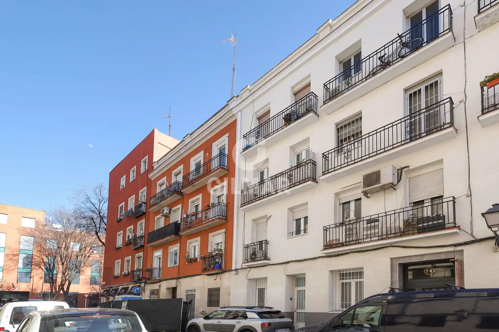 Vista exterior de Piso en venta en Madrid con Calefacción