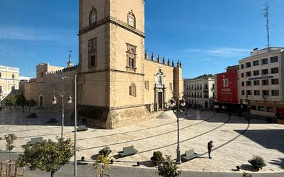 Vista exterior de Pis en venda en Badajoz Capital amb Terrassa i Balcó