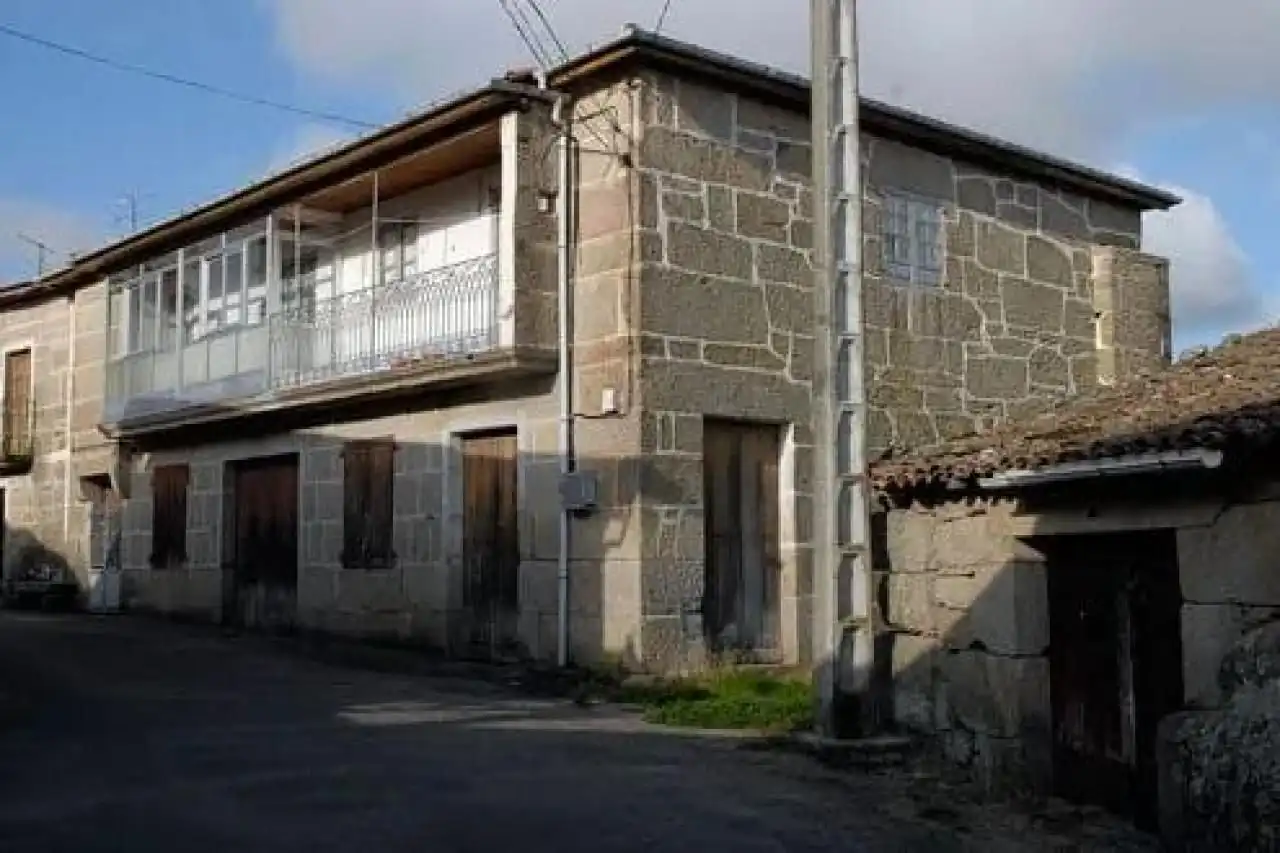 Houses for sale in Porqueira